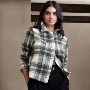 NWT Banana Republic | Green White Plaid Button Down Jacket - cozy work fleece